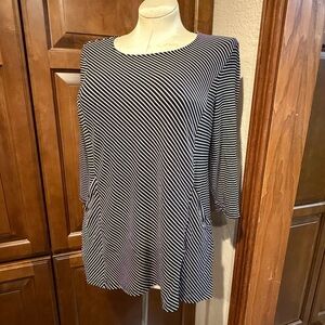 Chico’s Ladies Sz 2 L Black White Striped Tunic Top 3/4 Sleeve Pockets Stretch